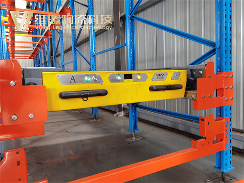 在倉儲物流中，穿梭車的工作原理是什么？?