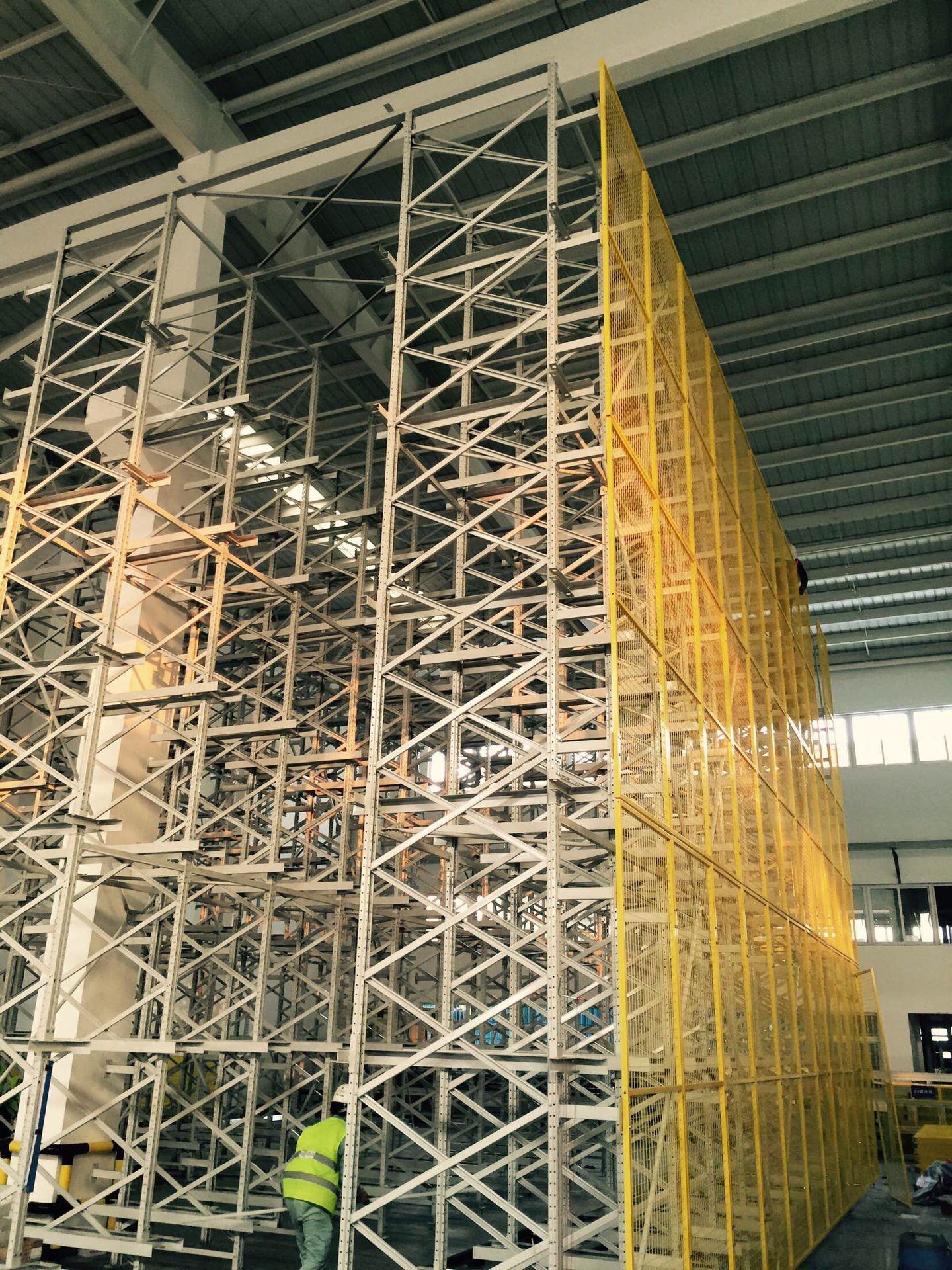 立體倉庫貨架的類型與應(yīng)用：全方位解析