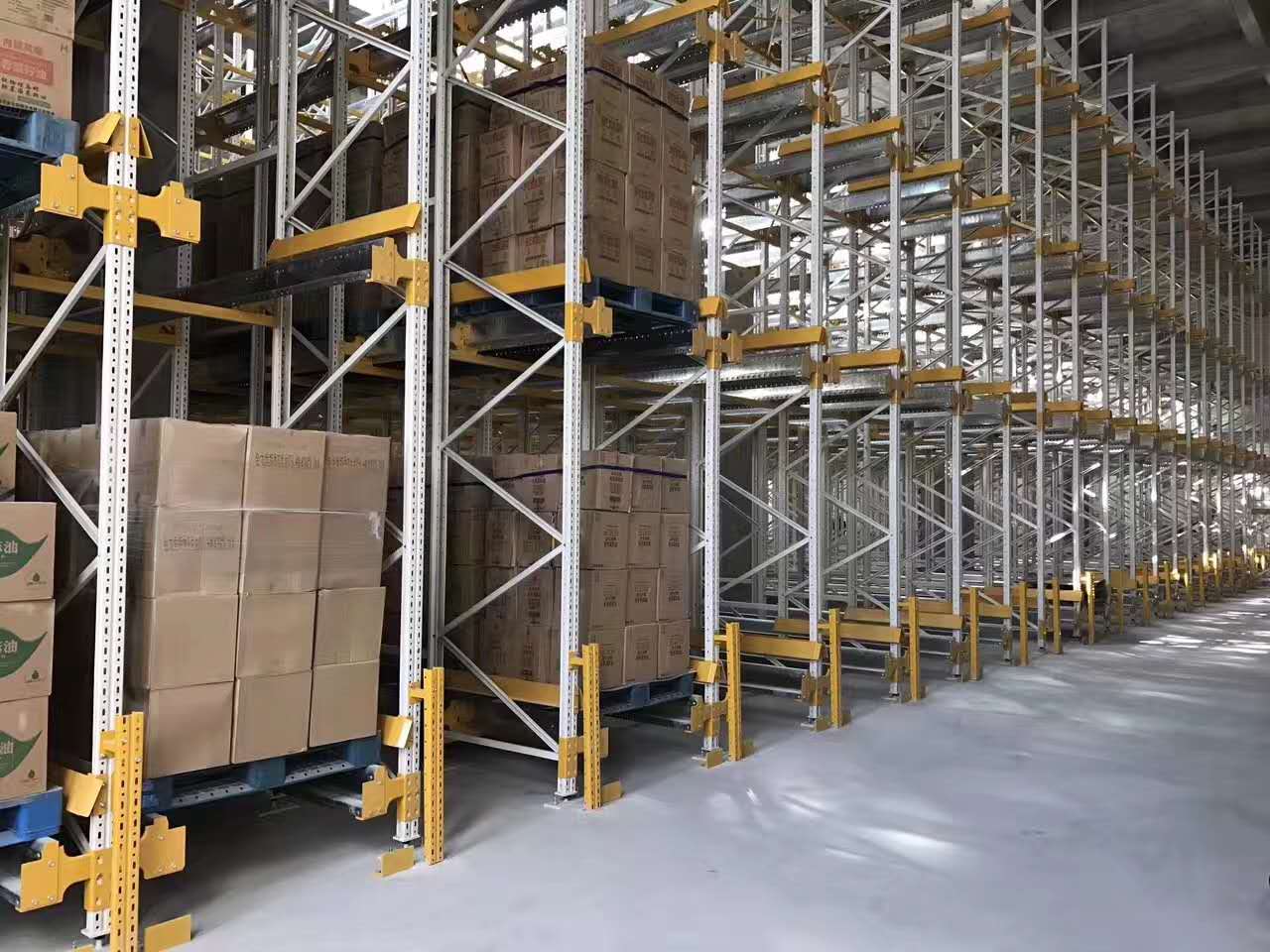 智能倉儲時代，食品企業該如何選擇適配的自動化貨架？